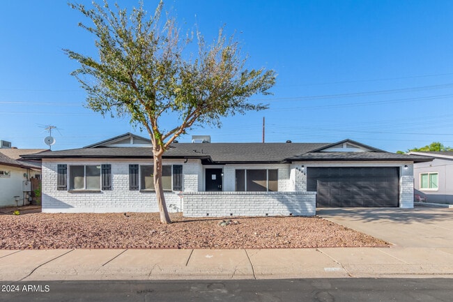 property at 4652 W Puget Ave