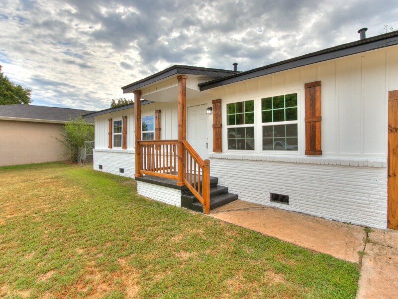 8308 NE 33rd St in Spencer, OK - Foto de edificio