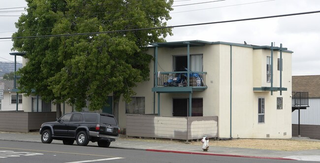 2102 E 17th St in Oakland, CA - Building Photo - Building Photo