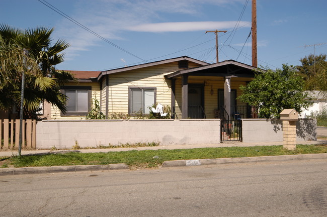 1069 E Harvard Blvd in Santa Paula, CA - Building Photo - Building Photo