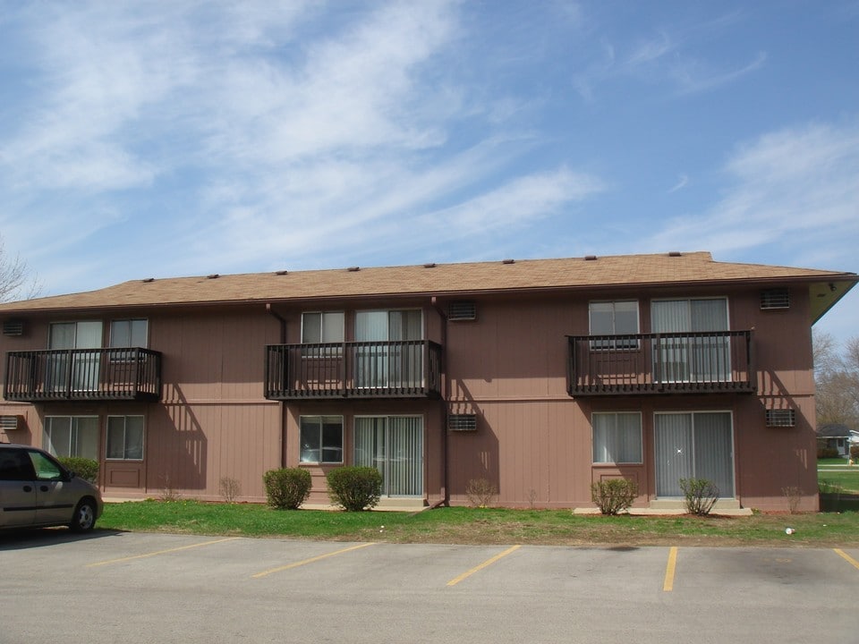 Foxwood Hills in South Beloit, IL - Foto de edificio