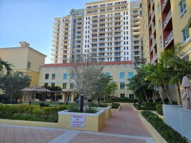 7350 SW 89th St, Unit 610S in Miami, FL - Building Photo