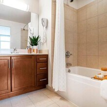 573 W Kinzie St in Chicago, IL - Foto de edificio - Building Photo