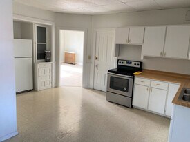 920 W 5th St, Unit 920 and a half in Winona, MN - Building Photo