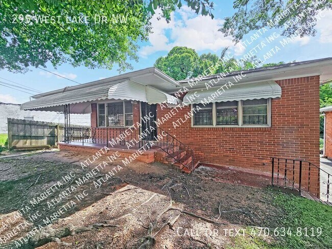 295 W Lake Dr NW in Atlanta, GA - Building Photo - Building Photo