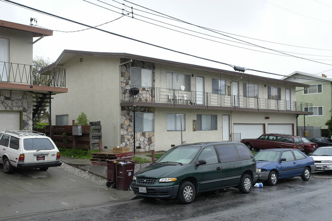 1676 Maubert Ct in San Leandro, CA - Foto de edificio - Building Photo