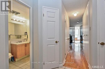 55 Centre Ave in Toronto, ON - Building Photo - Building Photo