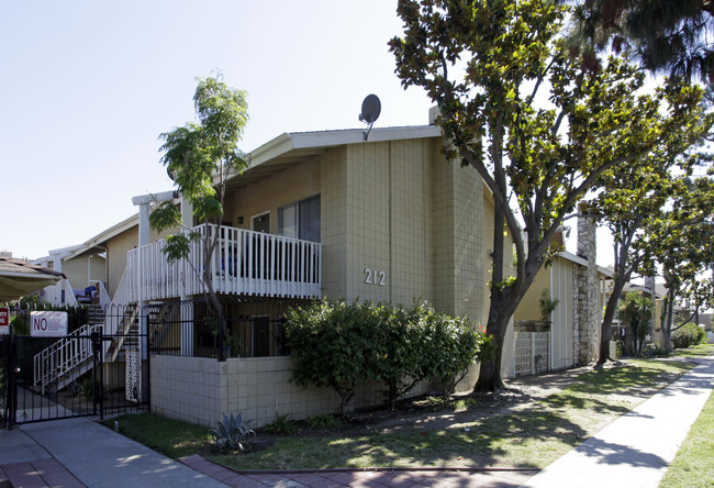 Clifton House Apartments in Anaheim, CA - Building Photo - Building Photo