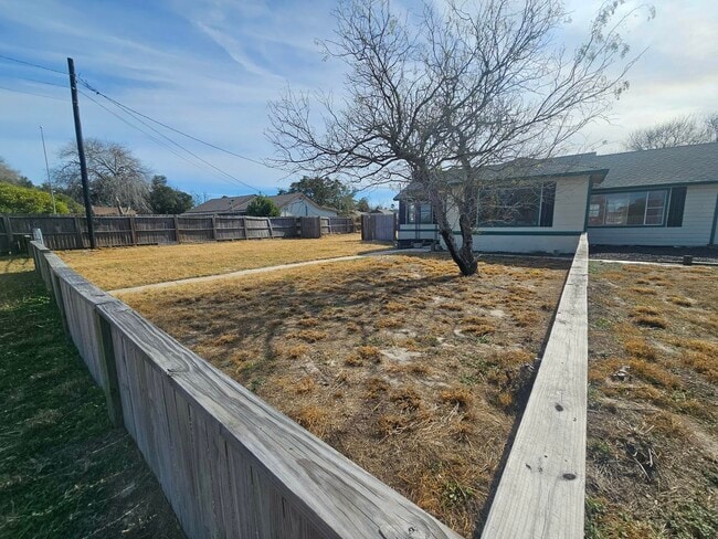 513 Oakdale Dr in Corpus Christi, TX - Building Photo - Building Photo