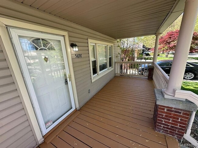 5697 Mayburn St in Dearborn Heights, MI - Building Photo - Building Photo