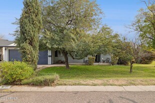 6721 N 12th Wy in Phoenix, AZ - Building Photo