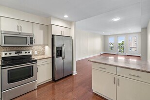 101 Shearwater Ct E in Jersey City, NJ - Building Photo