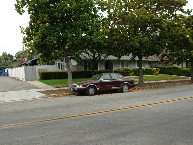 917 Tamarack Ln in Sunnyvale, CA - Foto de edificio - Building Photo