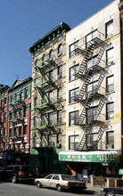 35 Henry St in New York, NY - Foto de edificio - Building Photo
