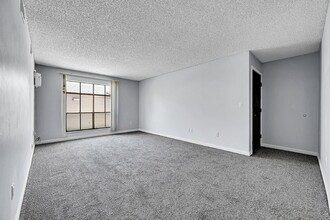 3550 S Harlan St in Lakewood, CO - Building Photo - Building Photo