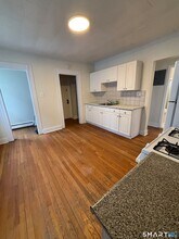 2395 Main St in Bridgeport, CT - Foto de edificio - Building Photo