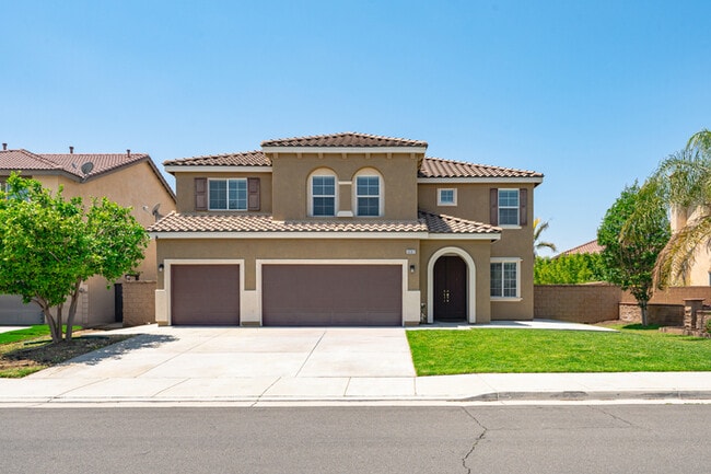 6561 Golden Club Dr in Eastvale, CA - Building Photo - Building Photo
