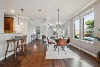 400 Hummingbird Ln in Austin, TX - Building Photo - Building Photo