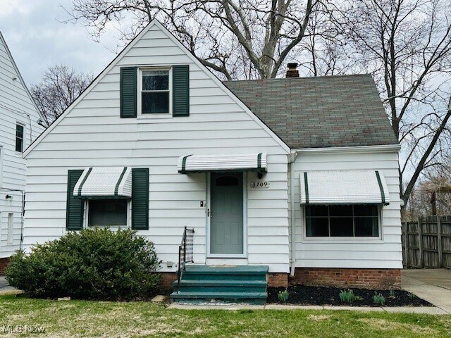 3709 Woodridge Rd in Cleveland Heights, OH - Building Photo