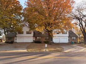 10207 W 85th St in Overland Park, KS - Building Photo