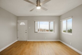 740 W 27th St in Los Angeles, CA - Building Photo - Building Photo