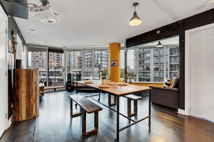 689 Abbott St in Vancouver, BC - Building Photo