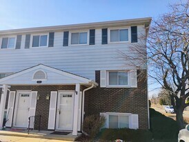 553 W Park Ave in Libertyville, IL - Building Photo