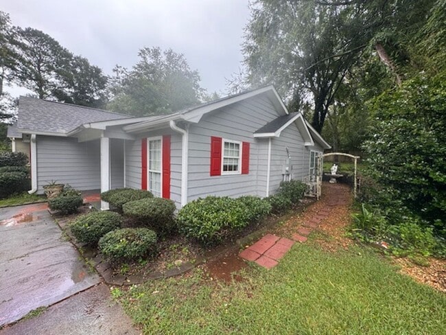 102 Ridgefield Dr in Lagrange, GA - Building Photo - Building Photo
