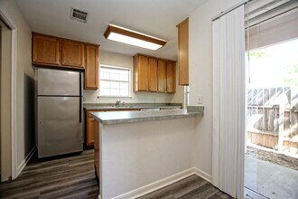 101 S Mockingbird Cir in Cedar Creek, TX - Building Photo - Building Photo