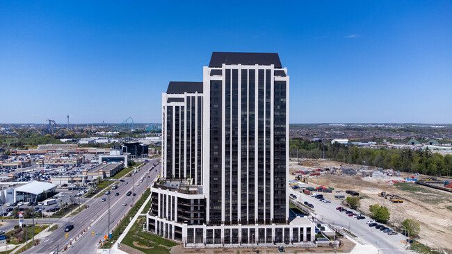 Park Avenue Place in Vaughan, ON - Building Photo - Building Photo