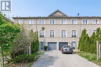 2367 Sutton Dr in Burlington, ON - Building Photo - Building Photo