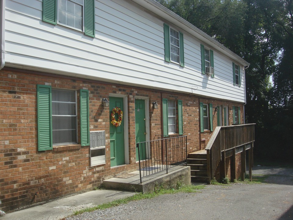 1523 Compton St NE in Roanoke, VA - Foto de edificio