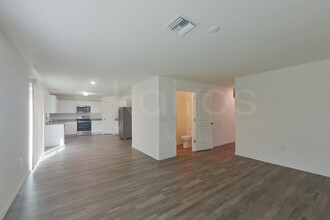 11 Jefferson Ave in Lehigh Acres, FL - Foto de edificio - Building Photo