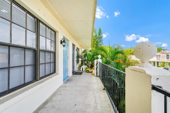 6052 Village Cir N in Orlando, FL - Building Photo - Building Photo