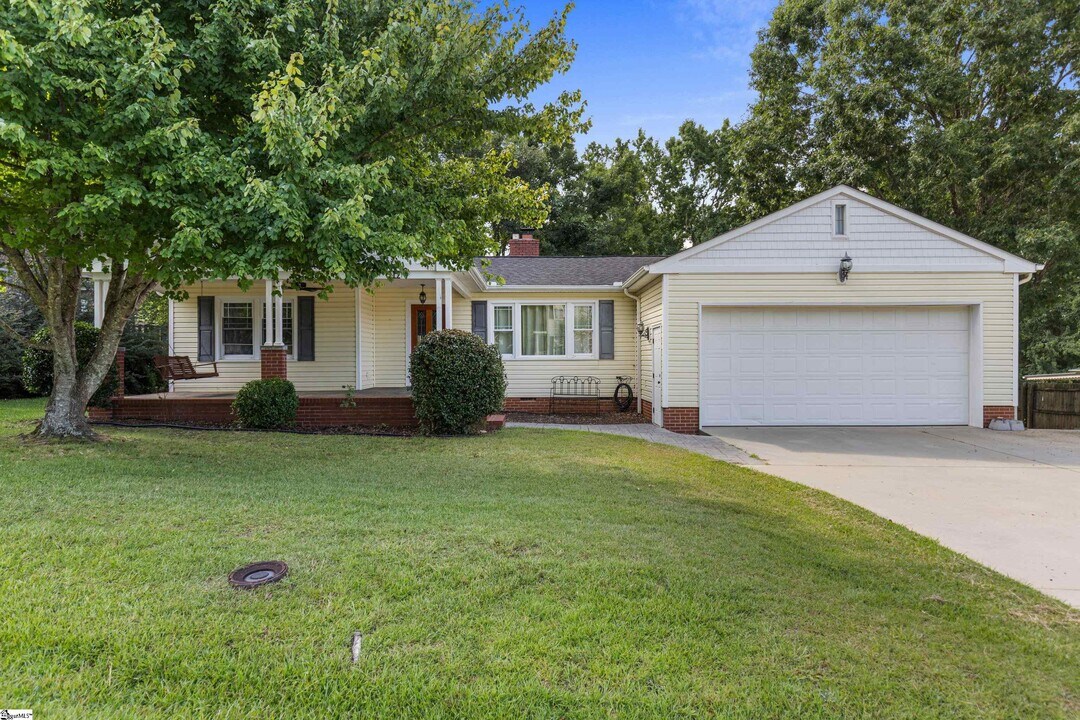 112 N Rockview Dr in Greenville, SC - Building Photo