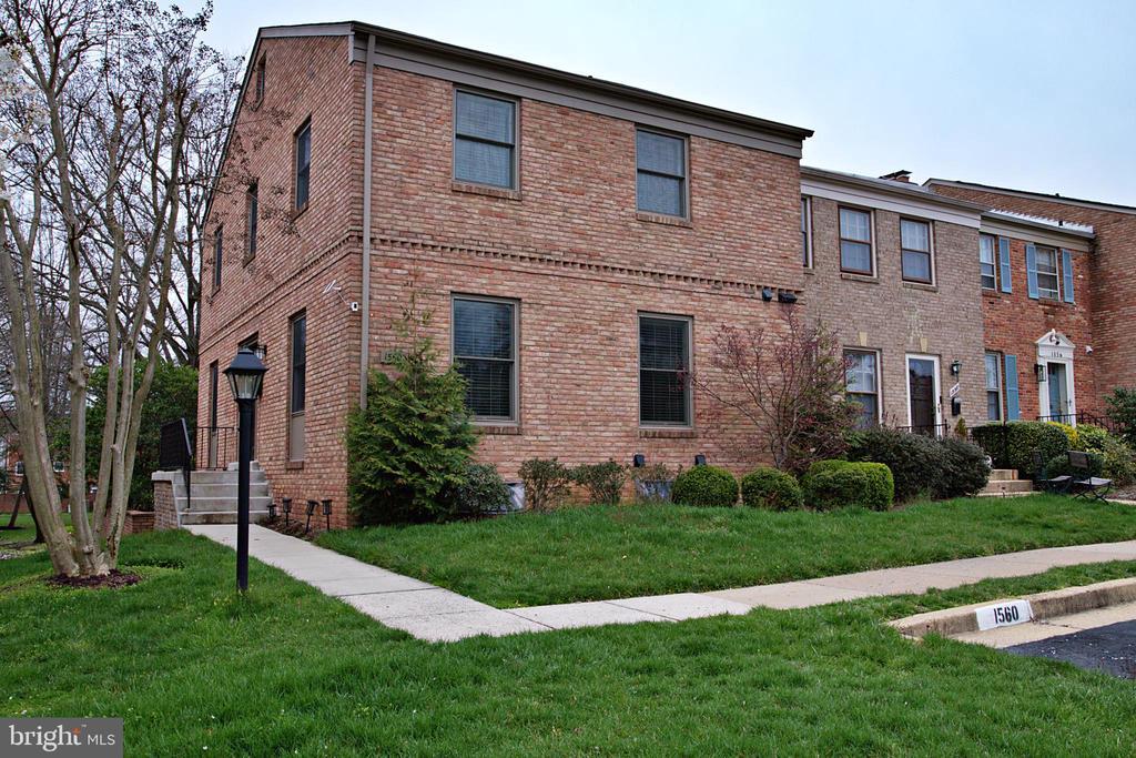 1560 Westmoreland St in McLean, VA - Building Photo