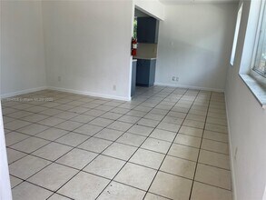 1095 N 59th Ave in Hollywood, FL - Building Photo - Building Photo