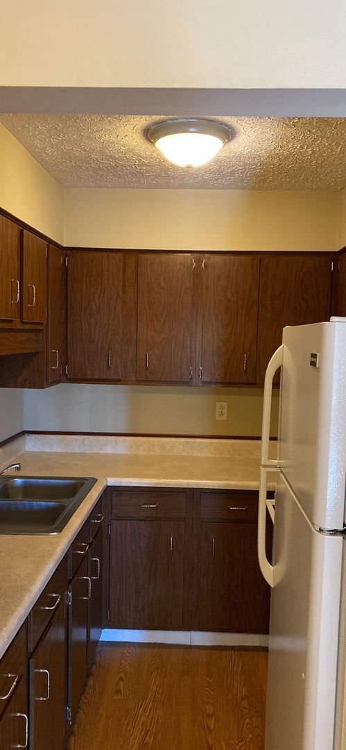 570 Buena Vista Ln in Hendersonville, NC - Building Photo - Building Photo