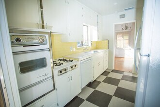 819 E Washington Ave in Orange, CA - Building Photo - Building Photo