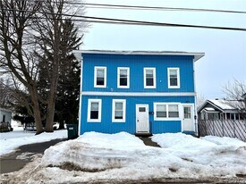 97 E Seneca St in Oswego, NY - Building Photo