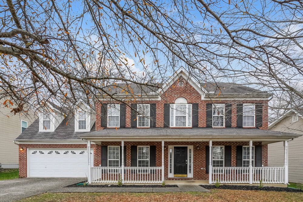 1052 Vanguard Dr in Spring Hill, TN - Foto de edificio