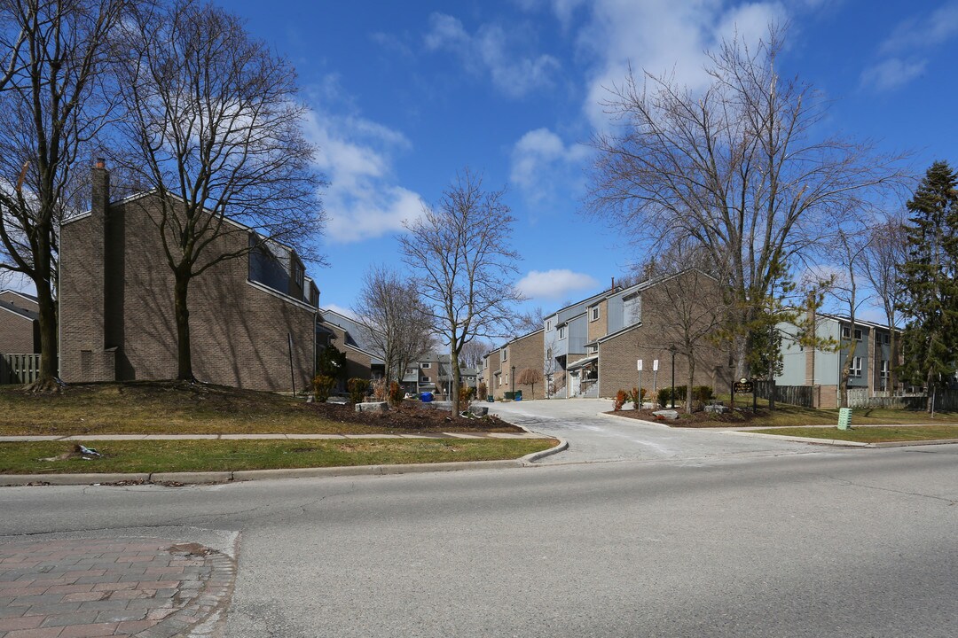 646 Village Pky in Markham, ON - Building Photo