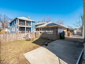 99 2nd St, Unit 1 in Medford, MA - Foto de edificio - Building Photo
