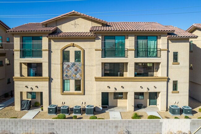 Residences at Oak in Phoenix, AZ - Building Photo - Building Photo