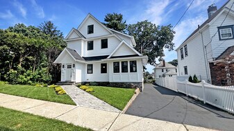 125 Franklin Ave, Unit 2 in Hasbrouck Heights, NJ - Building Photo