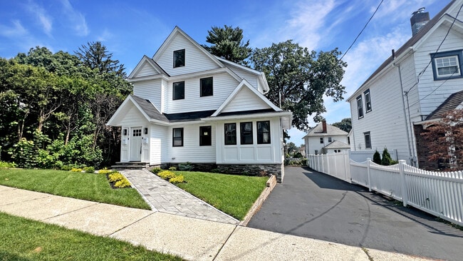 125 Franklin Ave, Unit 2