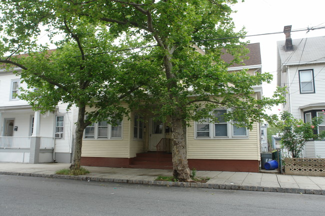 104 Washington St in Perth Amboy, NJ - Foto de edificio - Building Photo