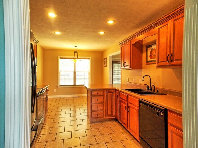 1013 Angelica Ct in Bowling Green, KY - Building Photo - Building Photo
