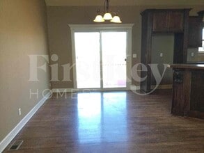 2004 Parkview Dr in Raymore, MO - Building Photo - Building Photo