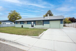 1905 Allen Ave in Fruitland, ID - Building Photo